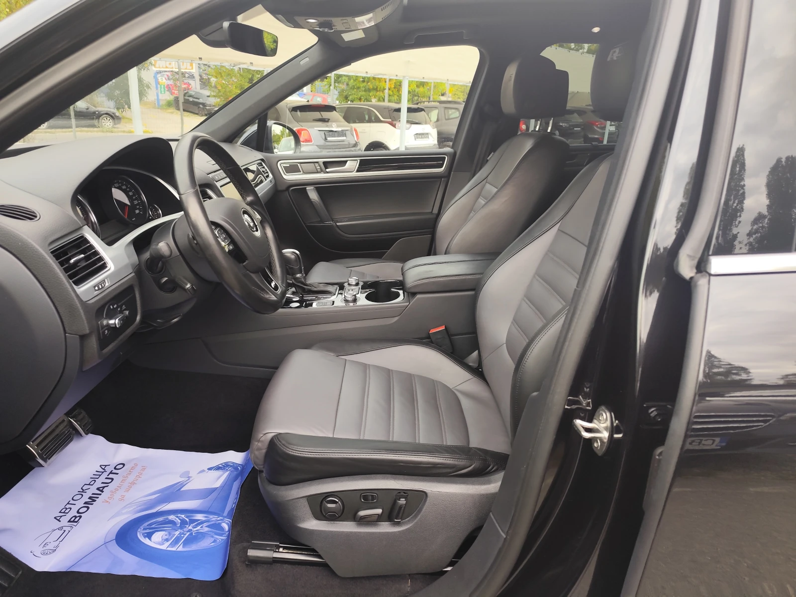 VW Touareg 3.0TDi* R-LINE* 4X4* LED* NAVI* CAMERA* EURO6B* , снимка 7 - Автомобили и джипове - 56079904