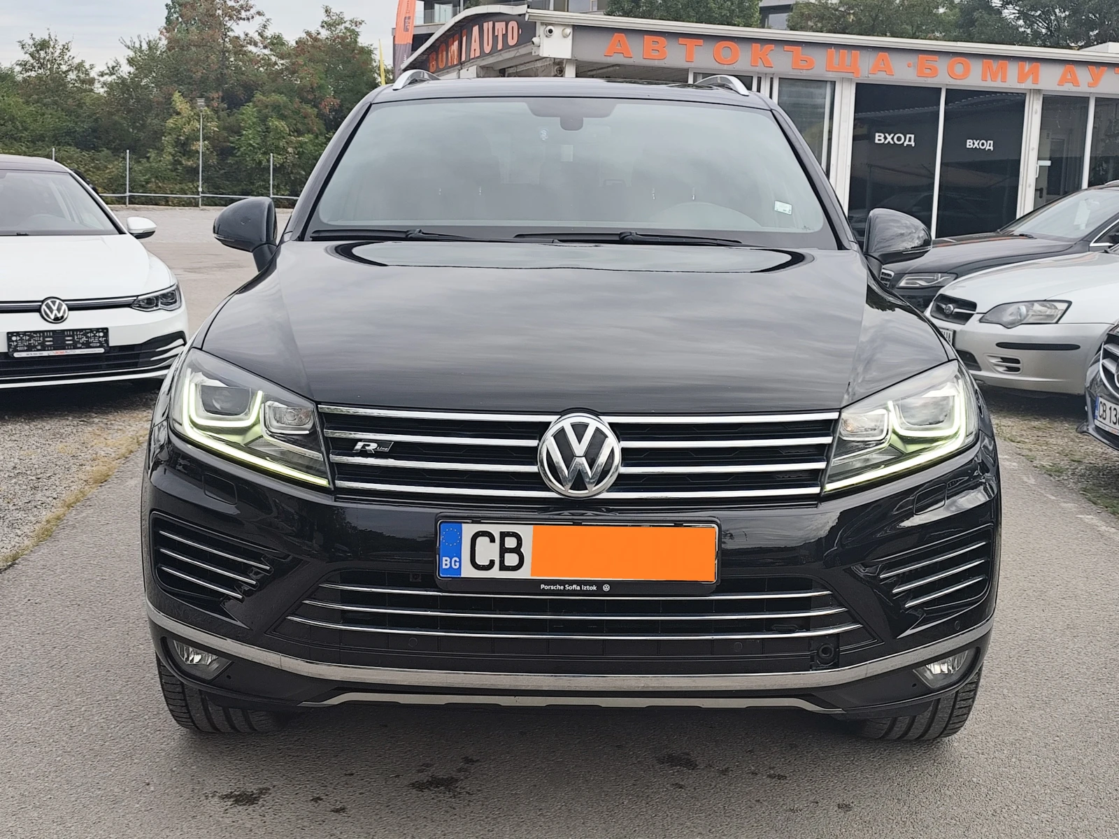 VW Touareg 3.0TDi* R-LINE* 4X4* LED* NAVI* CAMERA* EURO6B* , снимка 2 - Автомобили и джипове - 56079904
