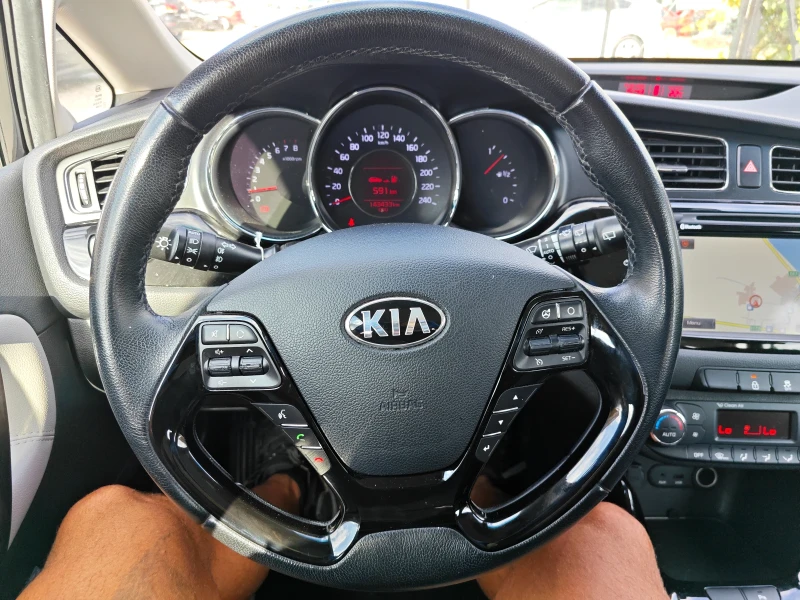 Kia Ceed 1.6-Навигация, снимка 11 - Автомобили и джипове - 47297337