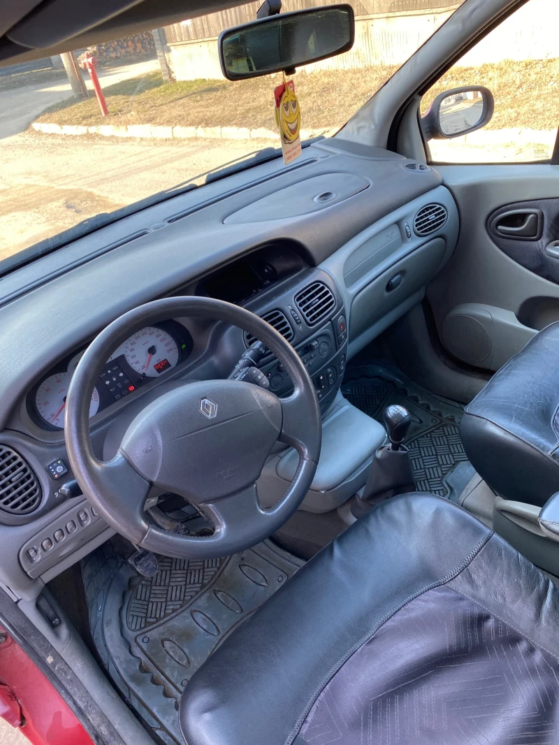 Renault Scenic, снимка 5 - Автомобили и джипове - 49090248