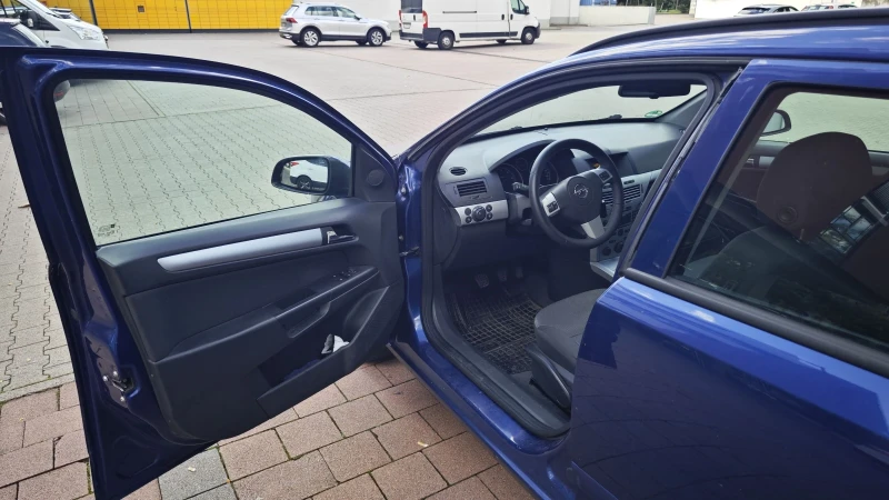Opel Astra 1.9 CDTI 150hp, снимка 4 - Автомобили и джипове - 51536862