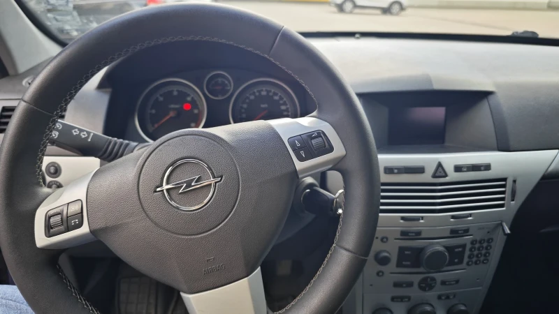 Opel Astra 1.9 CDTI 150hp, снимка 6 - Автомобили и джипове - 51536862