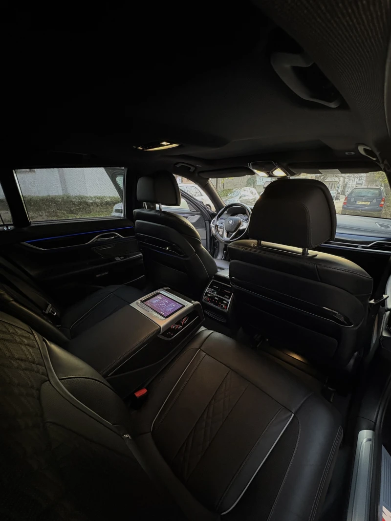 BMW 750 xDrive, MSport, LaserLight, Carbone, снимка 6 - Автомобили и джипове - 52529107