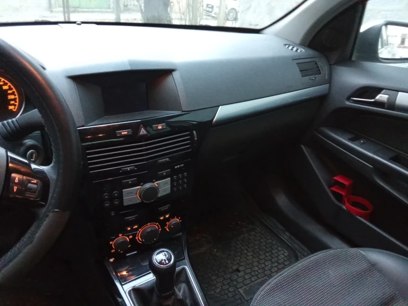 Opel Astra 1, 6, снимка 8 - Автомобили и джипове - 52939691