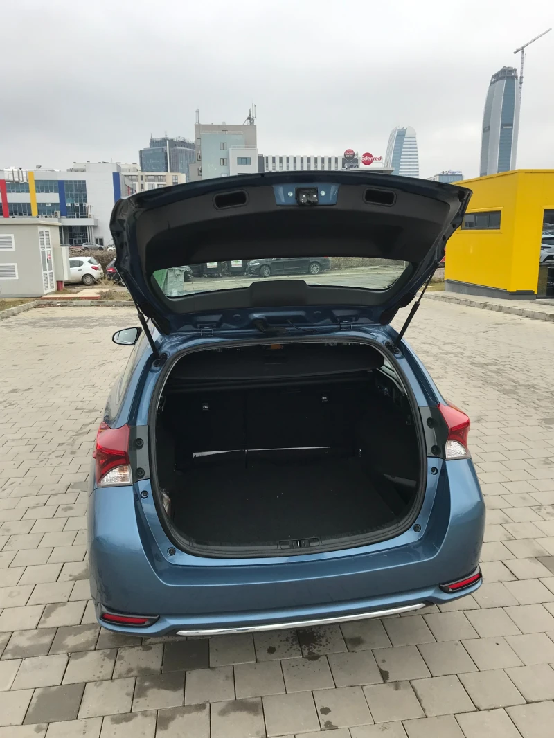 Toyota Auris, снимка 5 - Автомобили и джипове - 53384656