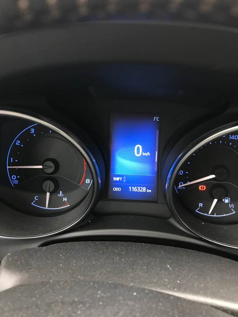 Toyota Auris, снимка 16 - Автомобили и джипове - 53384656