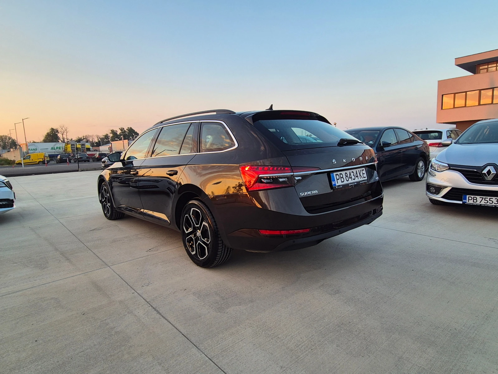 Skoda Superb С-Гаранция-4Х4 -А/Т -190кс - изображение 3