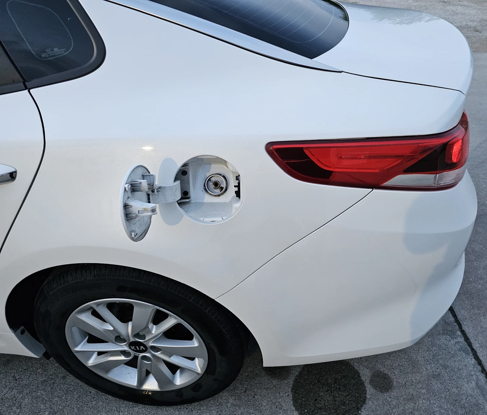 Kia K5 2.0 LPI, Keyless, подгрев на волан и седалки | Mobile.bg — изображение 16