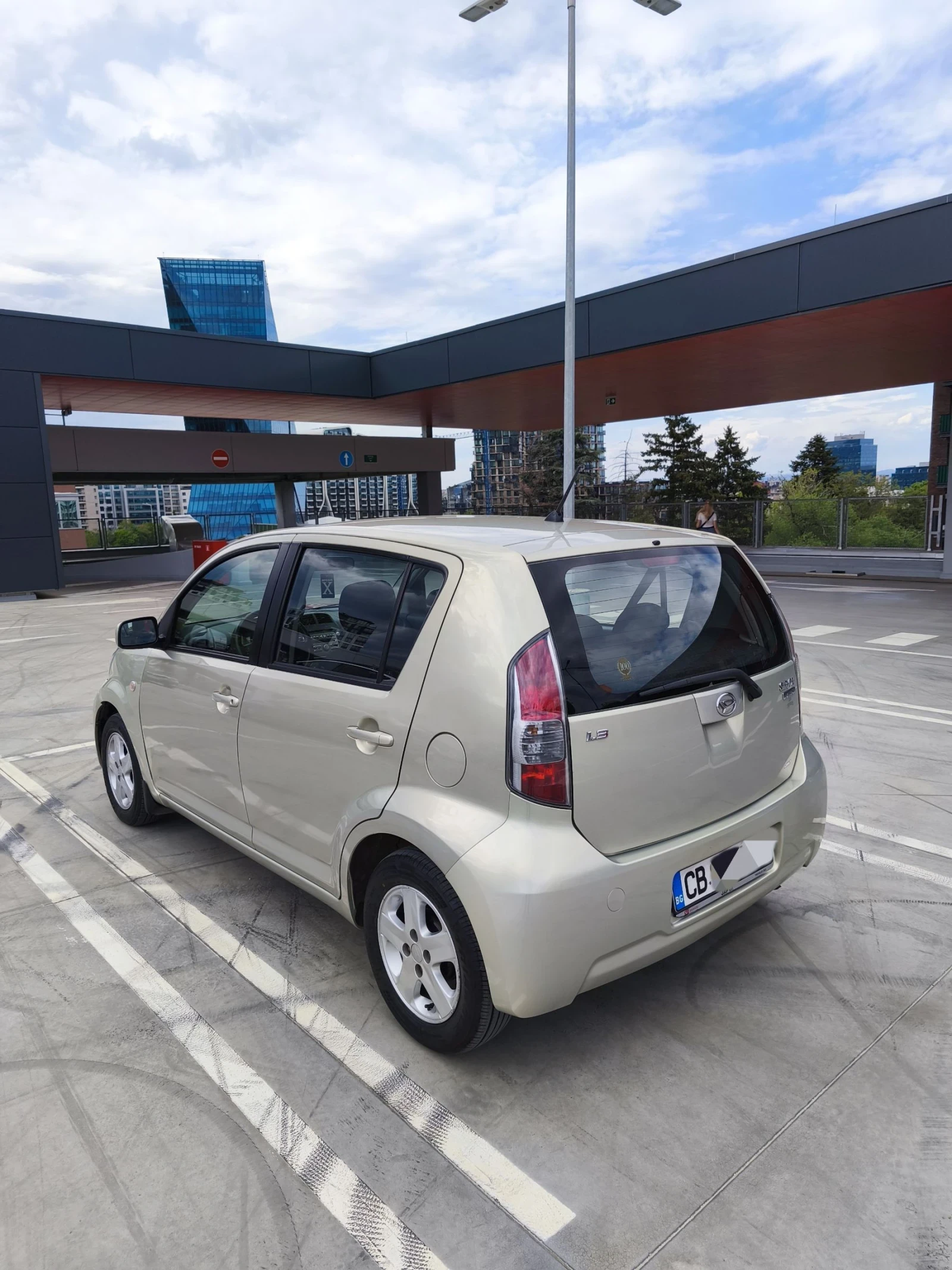 Daihatsu Sirion 1.3 4x4 Aвтоматик газ - изображение 4