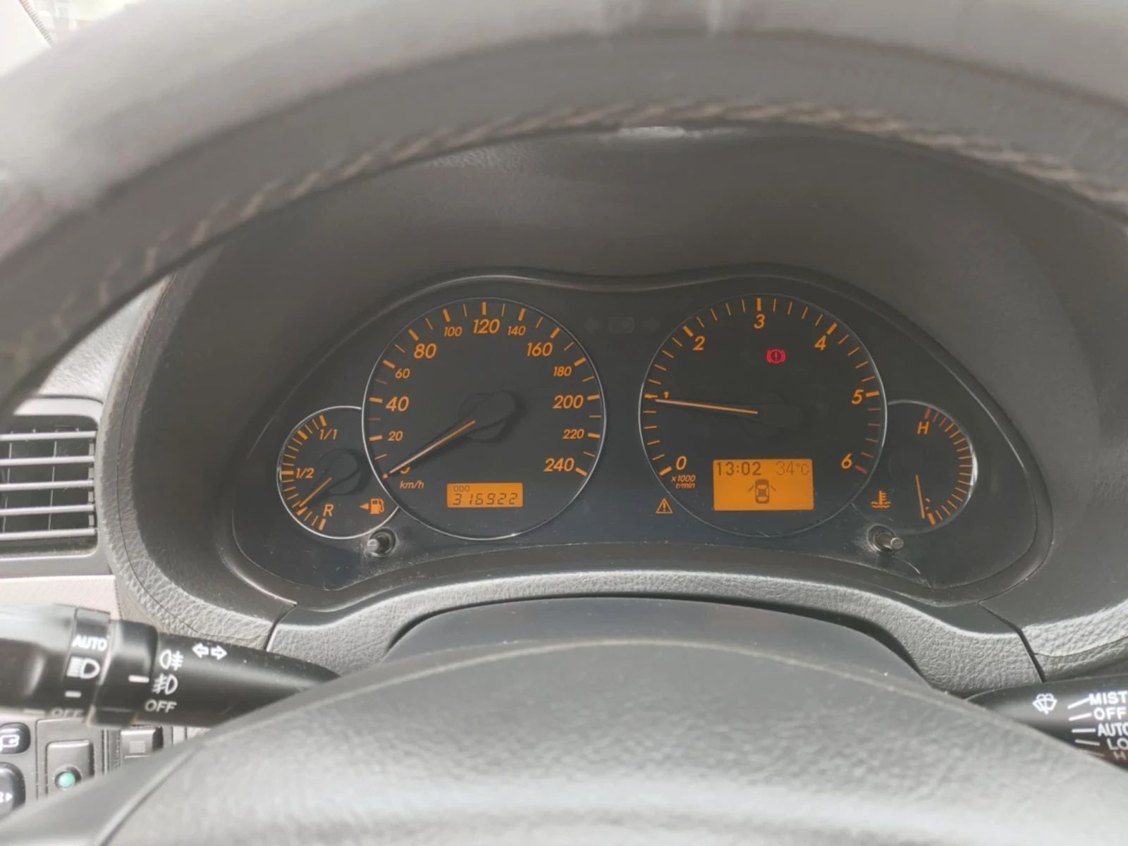 Toyota Avensis 2.2 - изображение 8