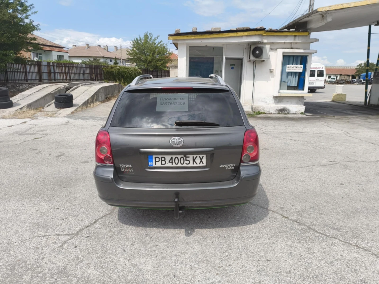 Toyota Avensis 2.2 - изображение 4