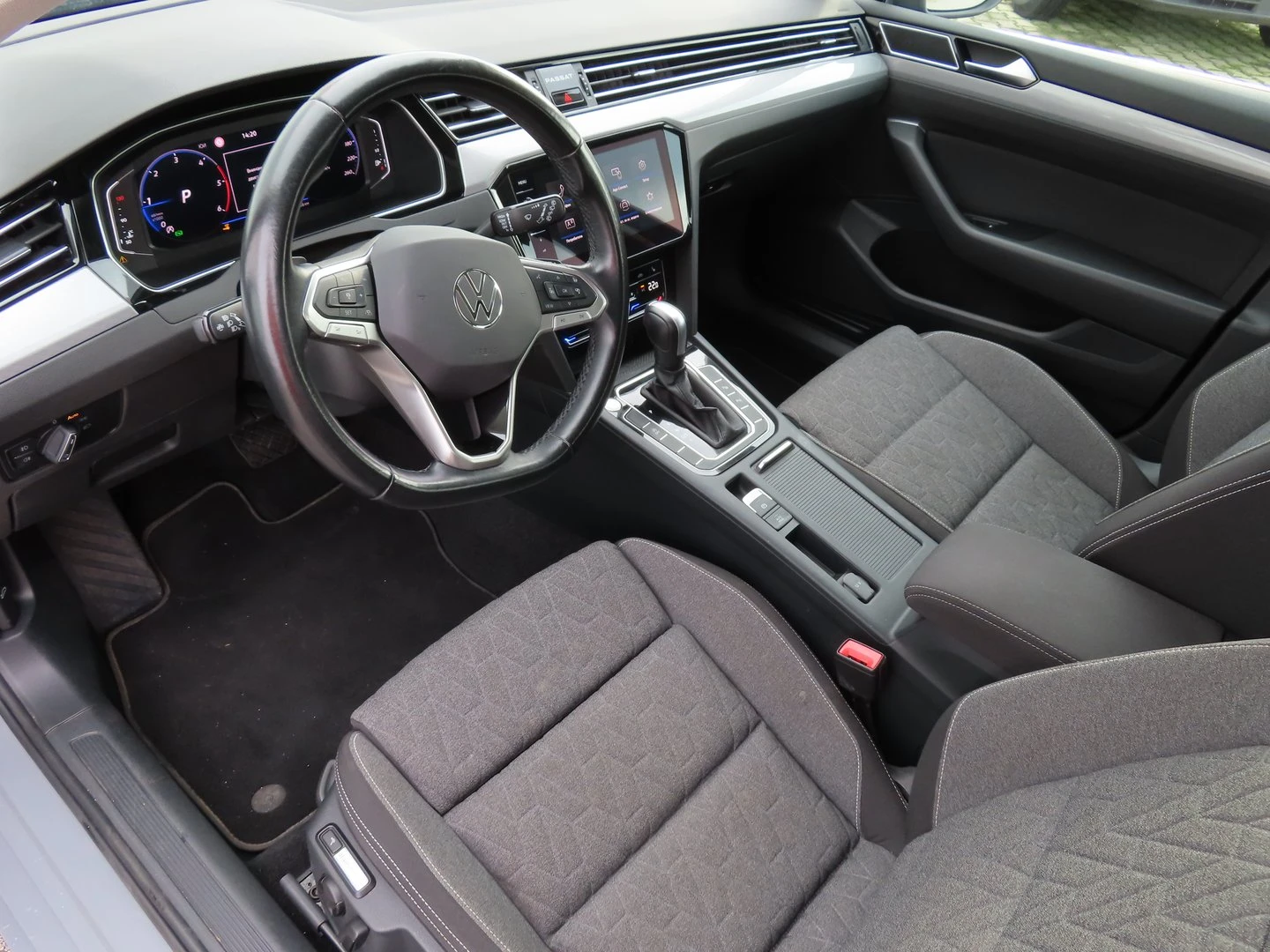 VW Passat Business 2.0 TDI SCR DSG - изображение 4