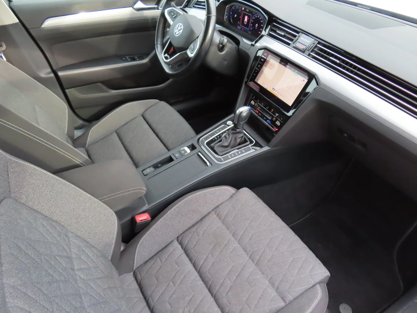 VW Passat Business 2.0 TDI SCR DSG - изображение 6