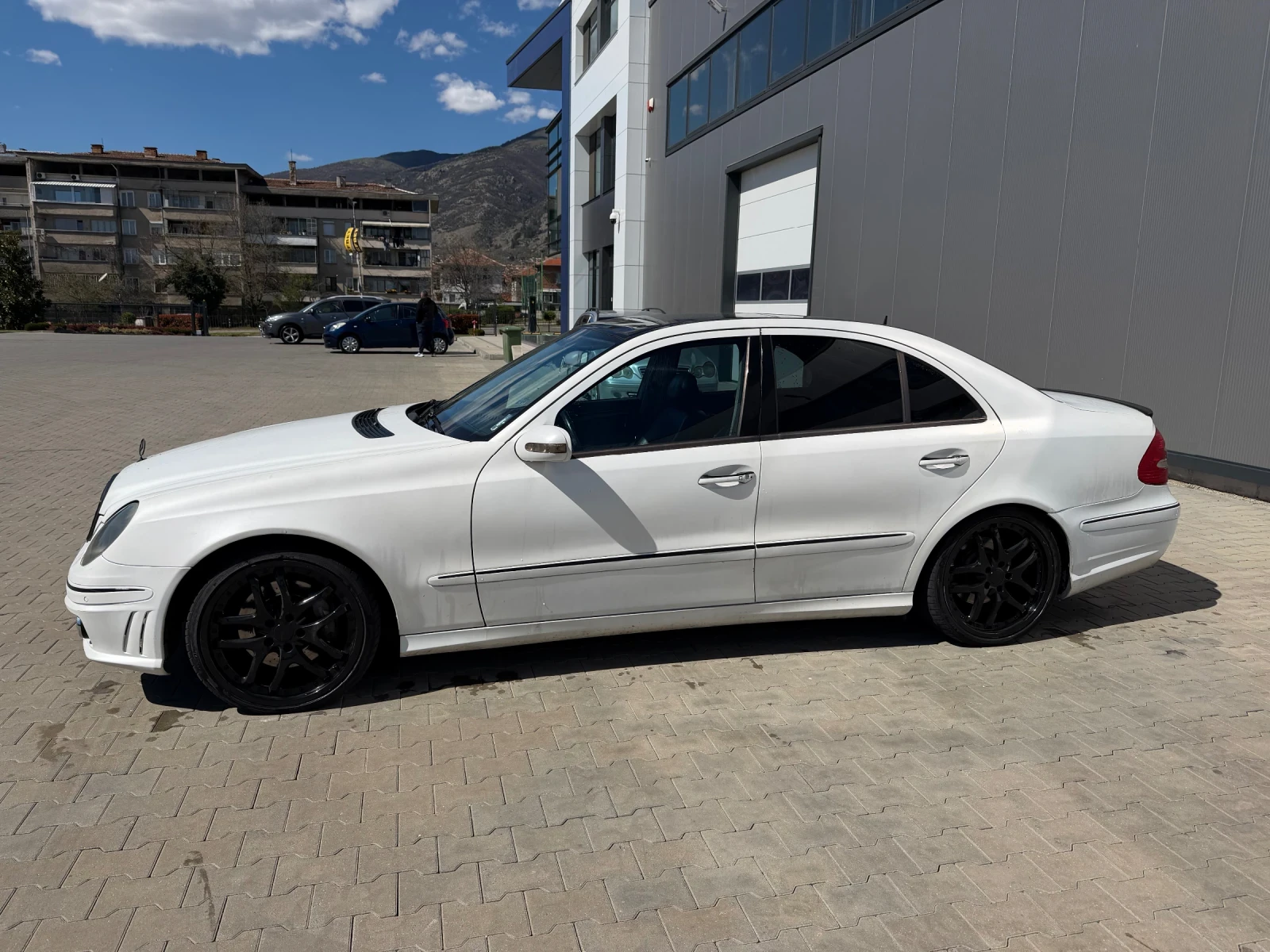 Mercedes-Benz E 500, снимка 2 - Автомобили и джипове - 54171560