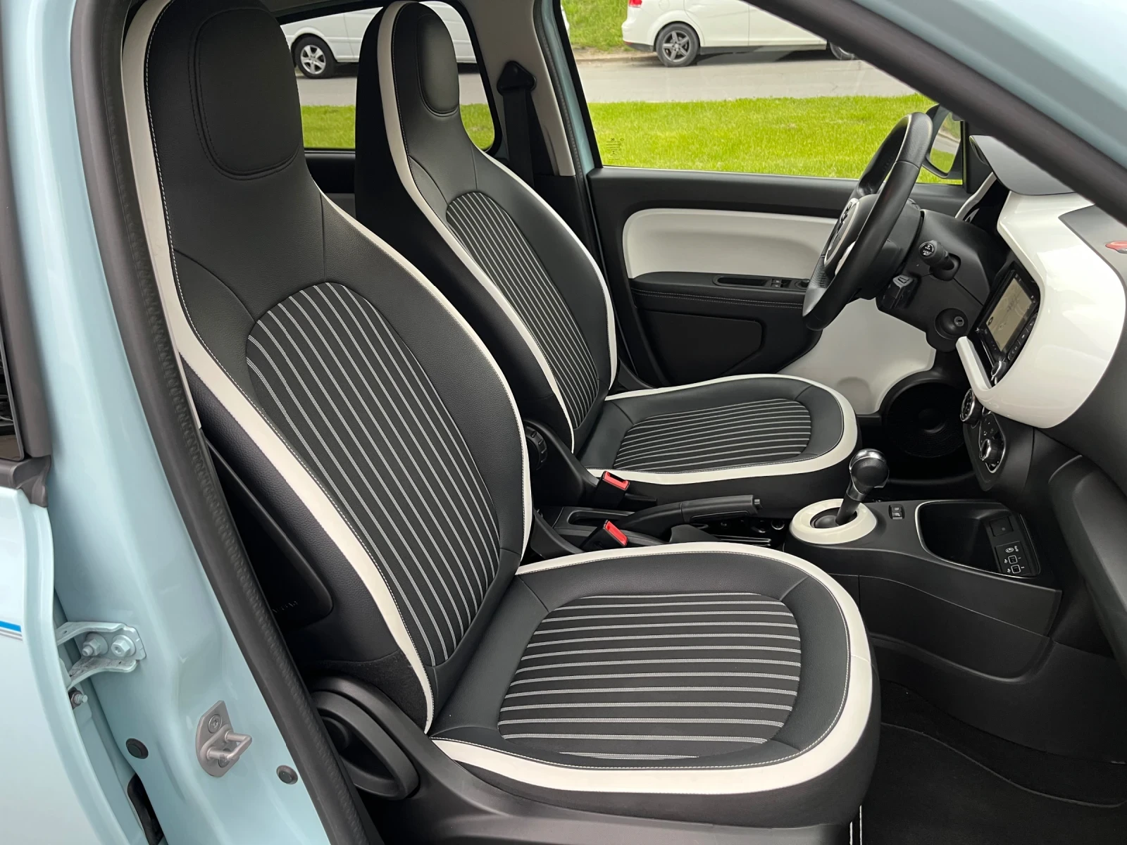 Renault Twingo електрическо 82кс, снимка 10 - Автомобили и джипове - 54308595