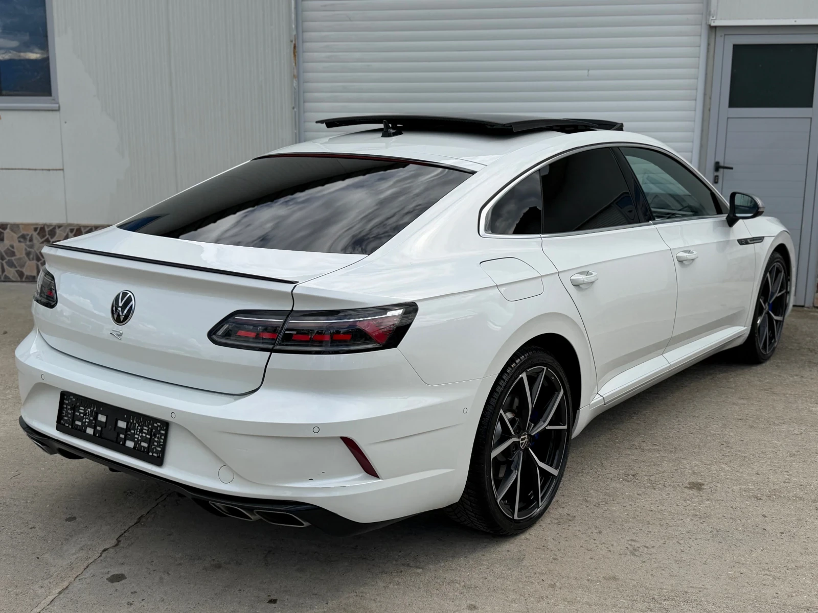 VW Arteon R 2.0TSI 4MOTION , снимка 16 - Автомобили и джипове - 54657218