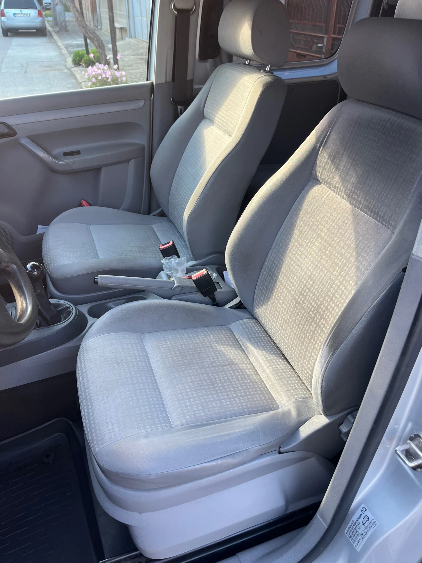 VW Caddy 1.9-105, снимка 6 - Автомобили и джипове - 54811533