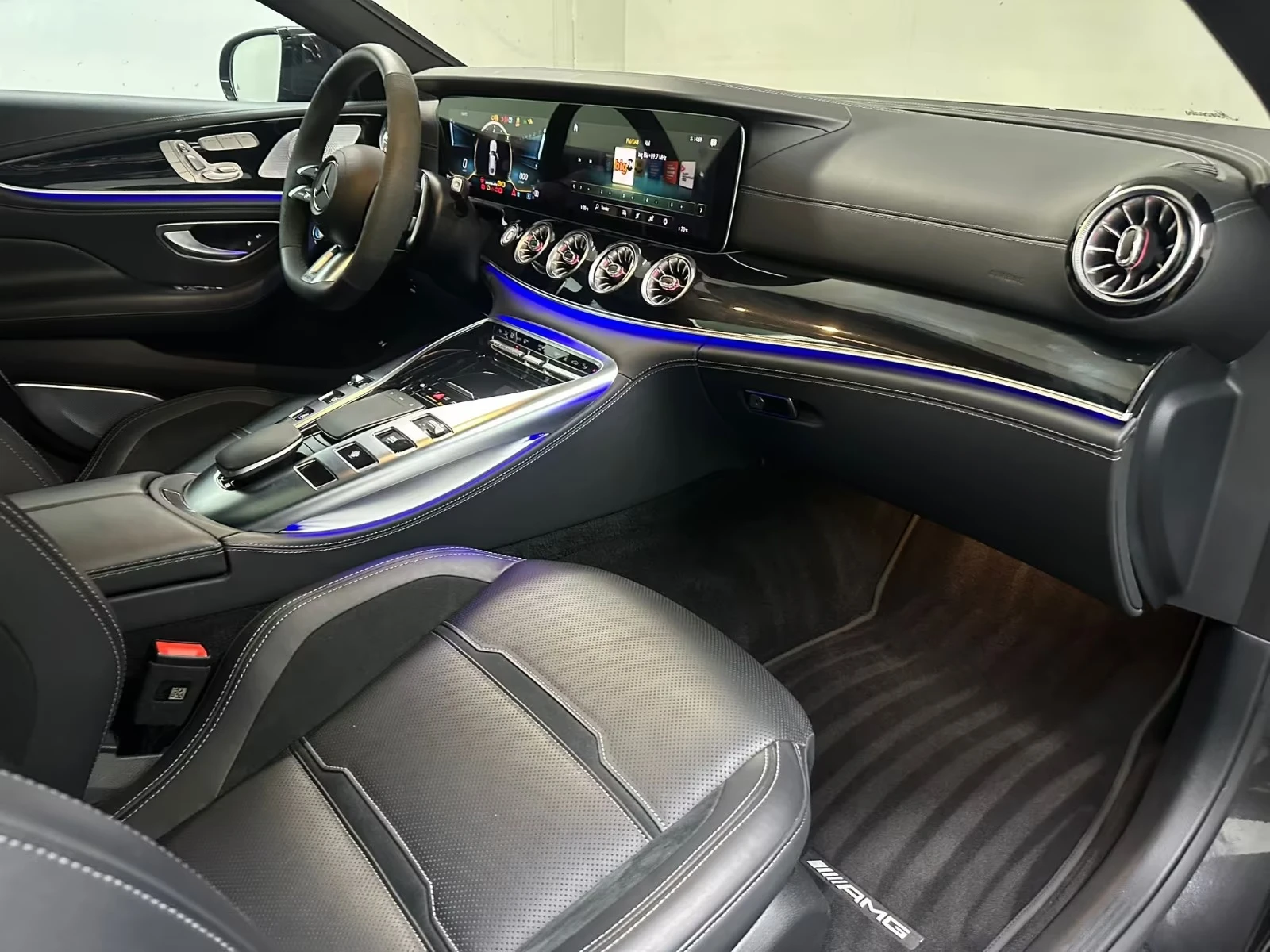 Mercedes-Benz AMG GT 63S E-PERFORMANCE / CERAMIC / BURM / HUD / 360 /, снимка 13 - Автомобили и джипове - 55060337