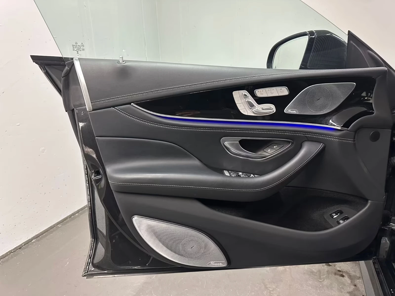 Mercedes-Benz AMG GT 63S E-PERFORMANCE / CERAMIC / BURM / HUD / 360 /, снимка 8 - Автомобили и джипове - 55060337