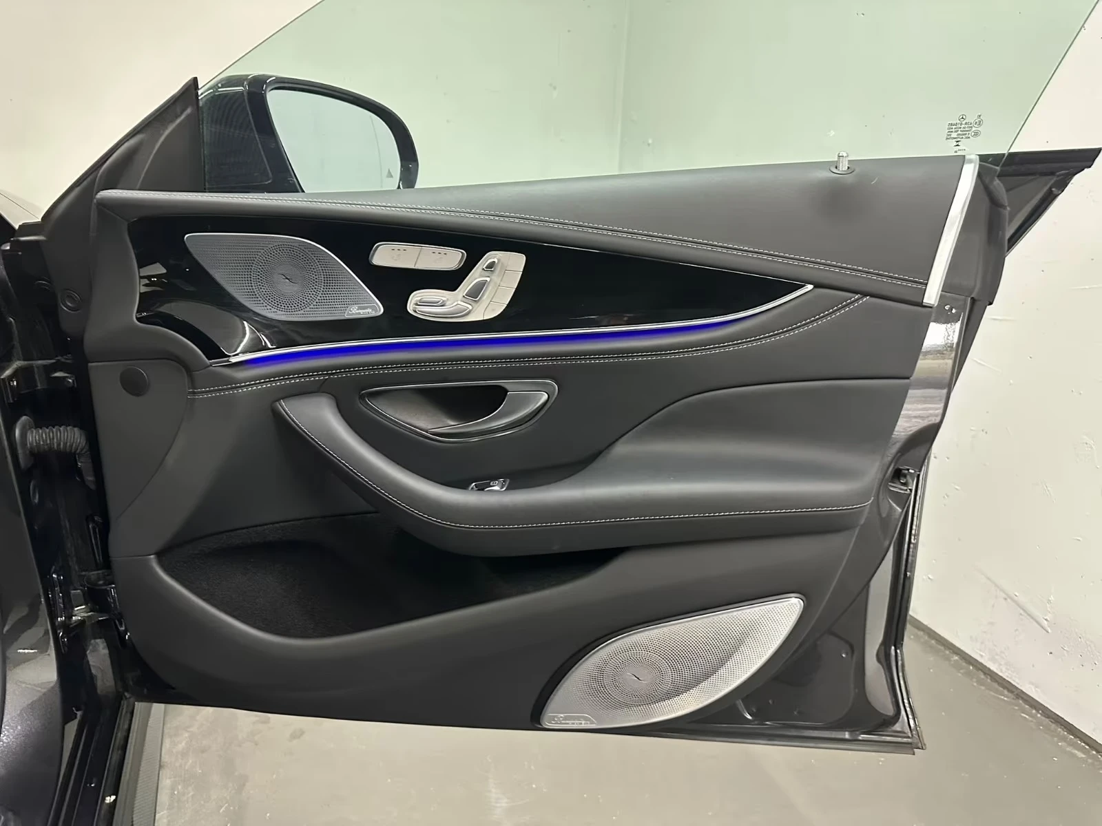 Mercedes-Benz AMG GT 63S E-PERFORMANCE / CERAMIC / BURM / HUD / 360 /, снимка 12 - Автомобили и джипове - 55060337