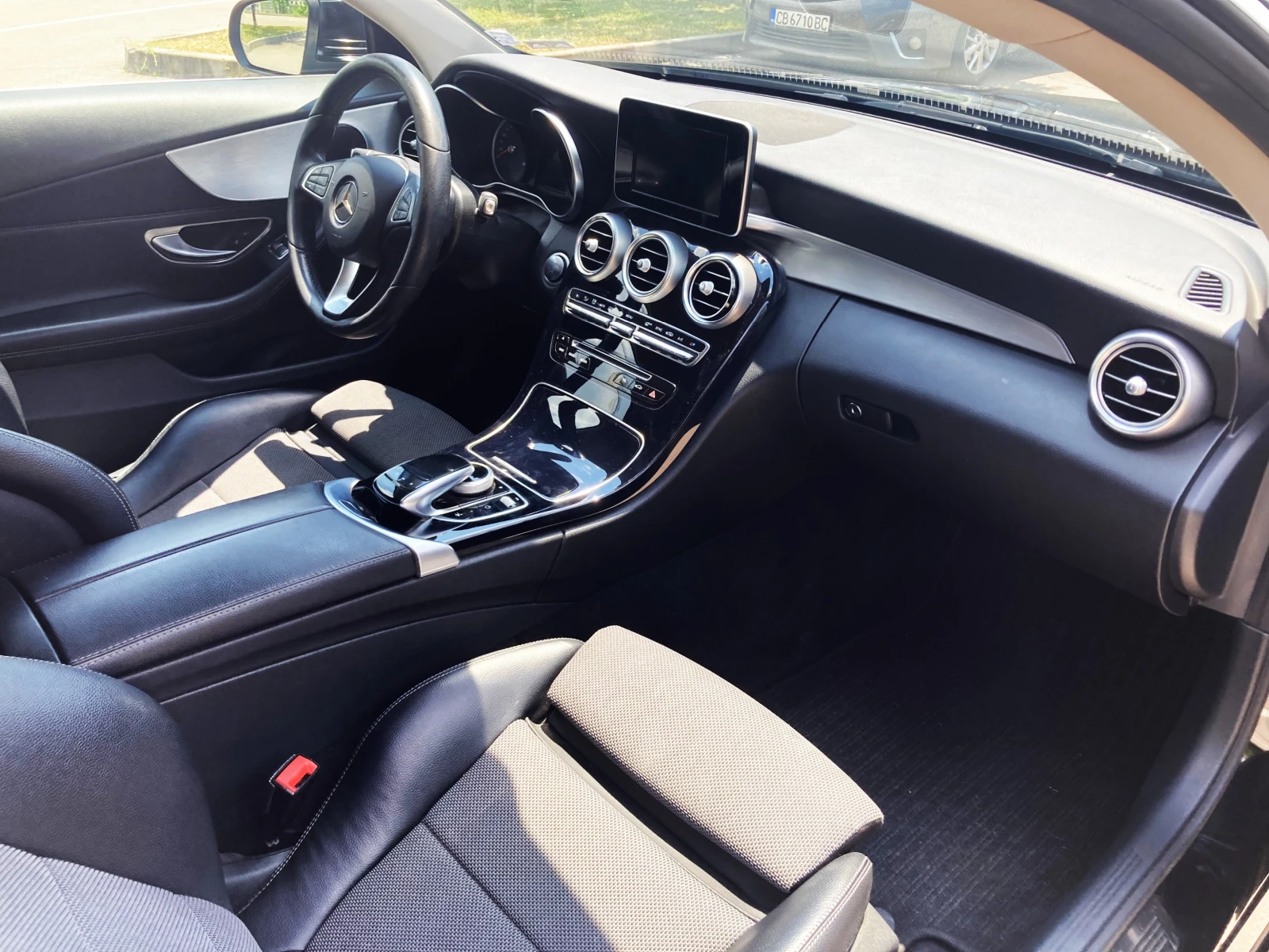 Mercedes-Benz C 220 D 4Matic 9G-Tronic Ambient + 2 ЧИФТА ДЖАНТИ 19-ки, снимка 10 - Автомобили и джипове - 55078609