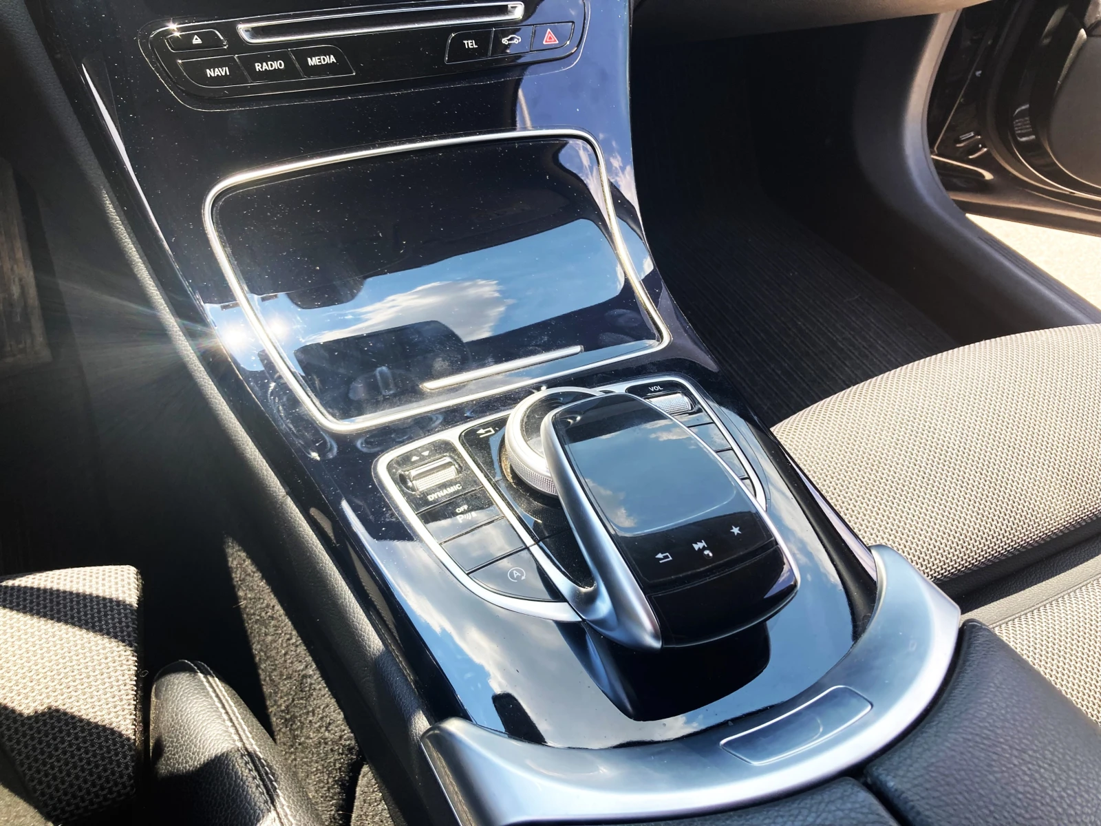 Mercedes-Benz C 220 D 4Matic 9G-Tronic Ambient + 2 ЧИФТА ДЖАНТИ 19-ки, снимка 9 - Автомобили и джипове - 55078609