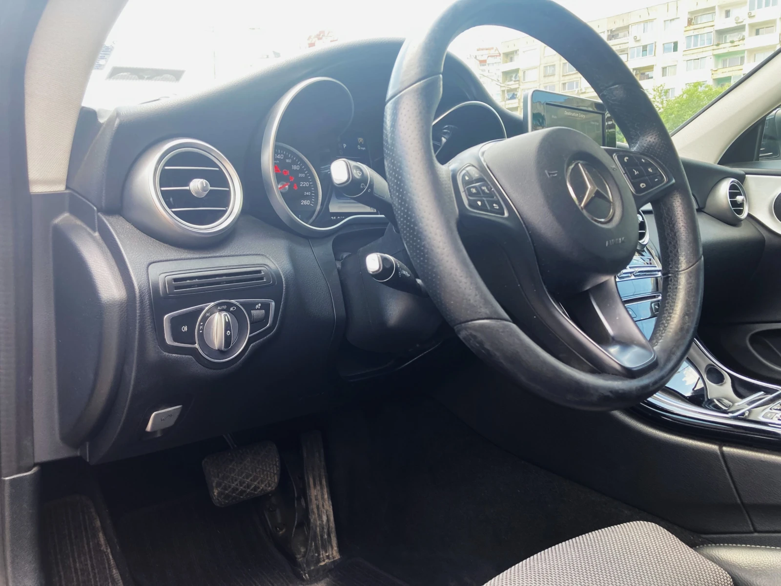 Mercedes-Benz C 220 D 4Matic 9G-Tronic Ambient + 2 ЧИФТА ДЖАНТИ 19-ки, снимка 14 - Автомобили и джипове - 55078609
