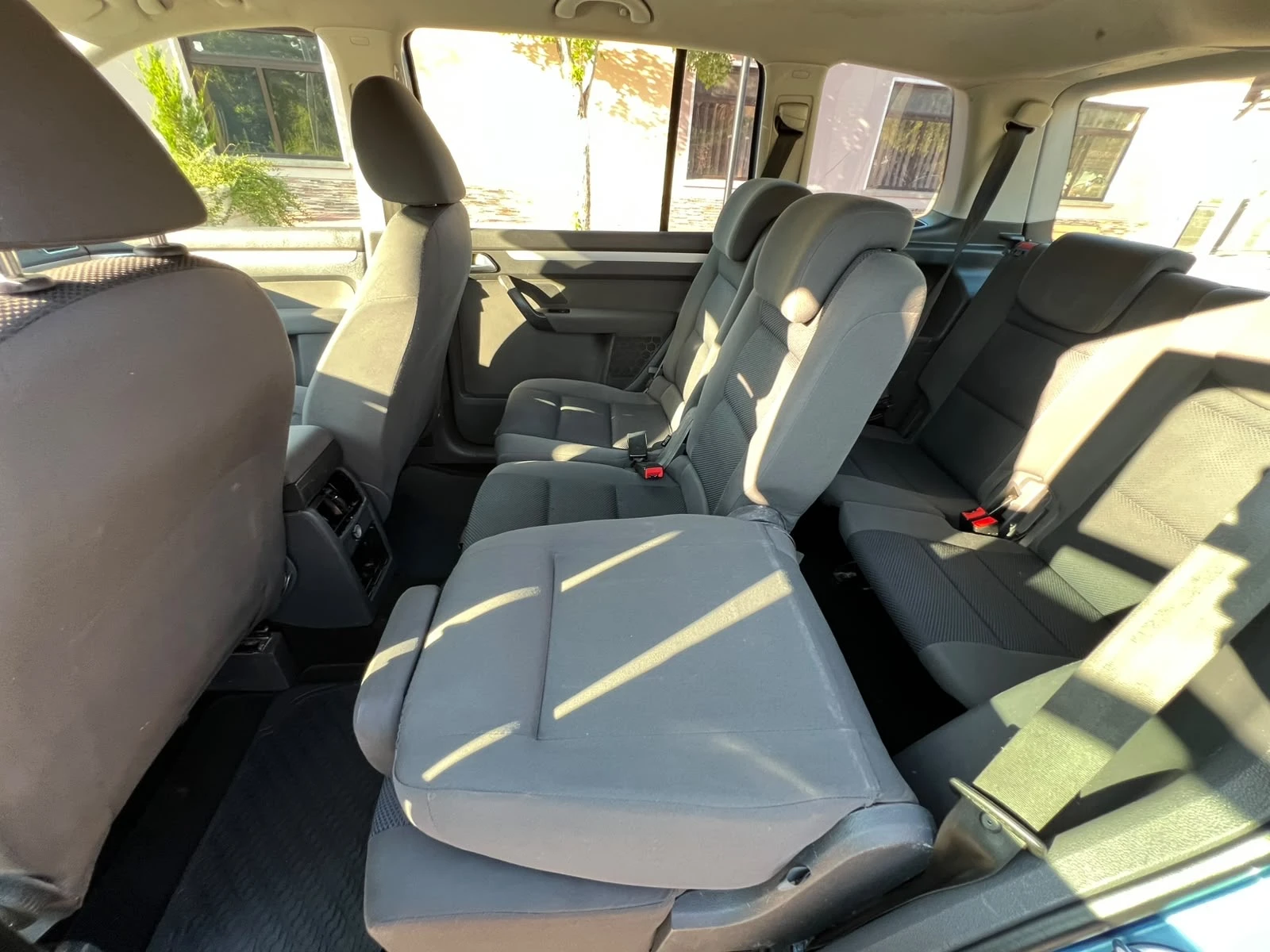 VW Touran НОВ  ВНОС БЕЛГИЯ 7-Местен фул екстри , снимка 13 - Автомобили и джипове - 55285044