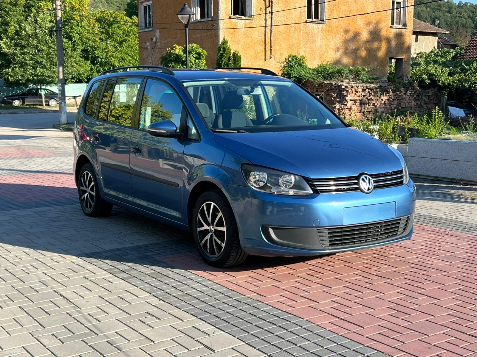 VW Touran НОВ  ВНОС БЕЛГИЯ 7-Местен фул екстри , снимка 7 - Автомобили и джипове - 55285044
