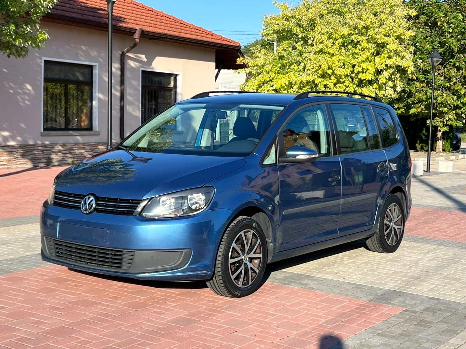 VW Touran НОВ  ВНОС БЕЛГИЯ 7-Местен фул екстри , снимка 6 - Автомобили и джипове - 55285044