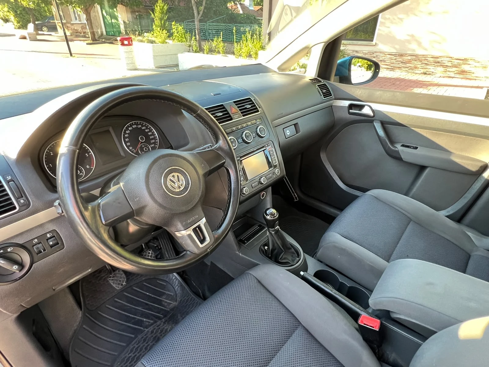 VW Touran НОВ  ВНОС БЕЛГИЯ 7-Местен фул екстри , снимка 11 - Автомобили и джипове - 55285044