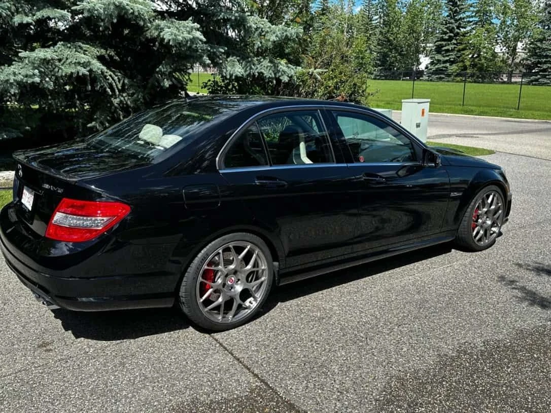Mercedes-Benz C 63 AMG  CARFAX / АВТОКРЕДИТ / SLS ГЕНЕРАЦИЯ  , снимка 4 - Автомобили и джипове - 55548072