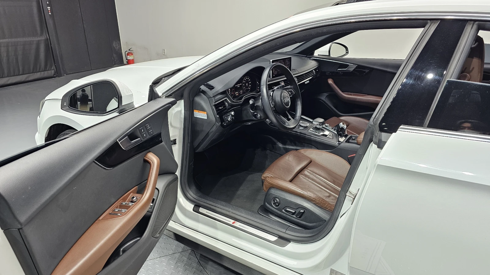 Audi A5 45 TFSI quattro* HUD* ЕЛ. БАГАЖНИК* КРАЙНА ЦЕНА, снимка 11 - Автомобили и джипове - 55593516