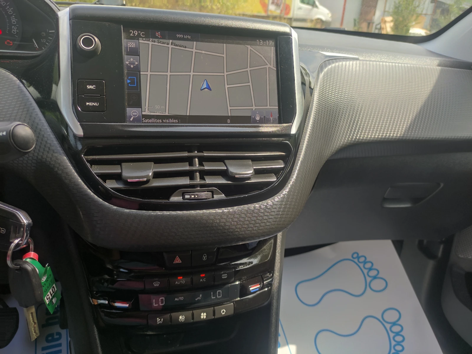 Peugeot 2008 1.6hdi като нов 143000км фул екстри, снимка 12 - Автомобили и джипове - 55908346