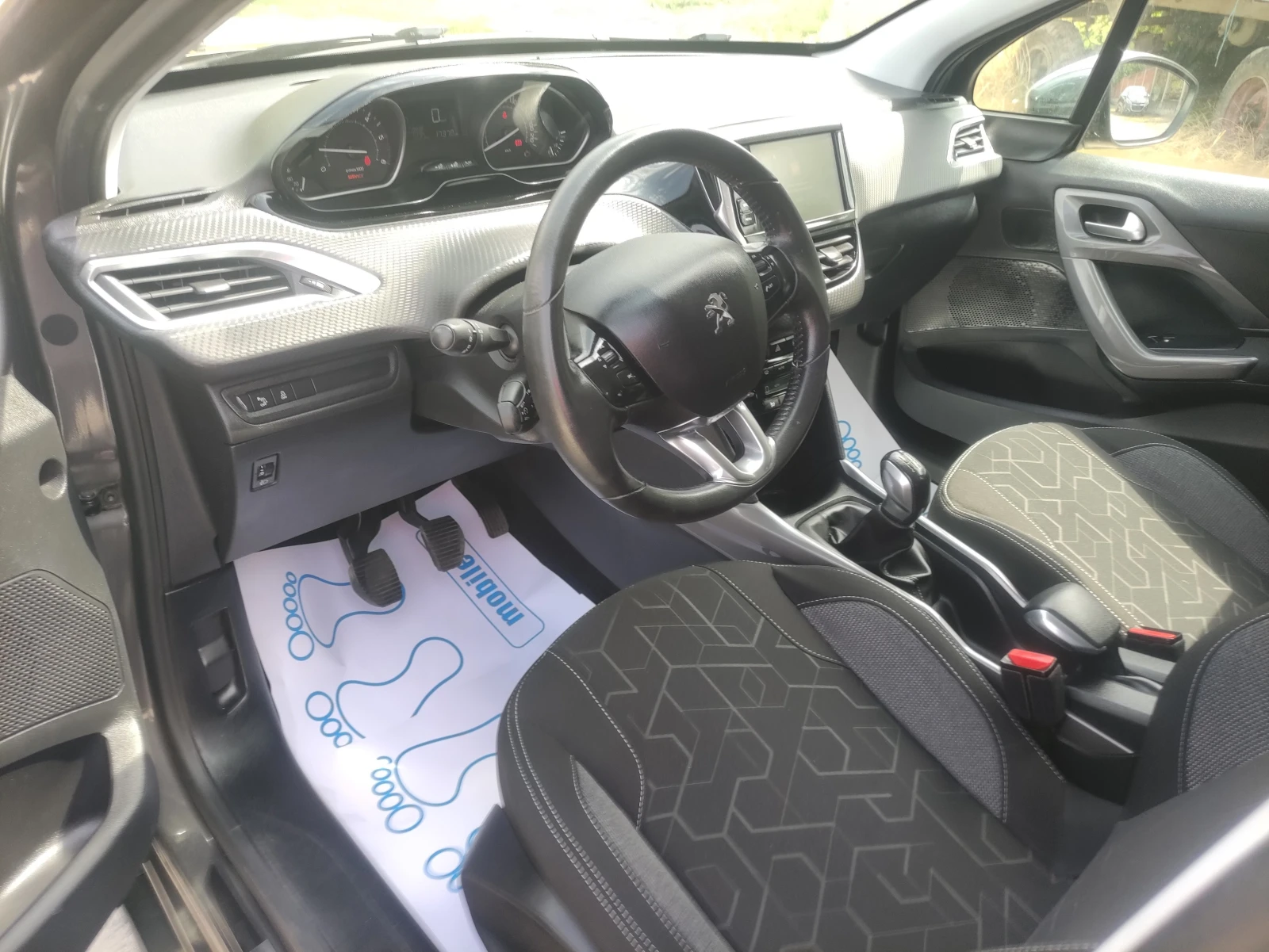 Peugeot 2008 1.6hdi като нов 143000км фул екстри, снимка 9 - Автомобили и джипове - 55908346