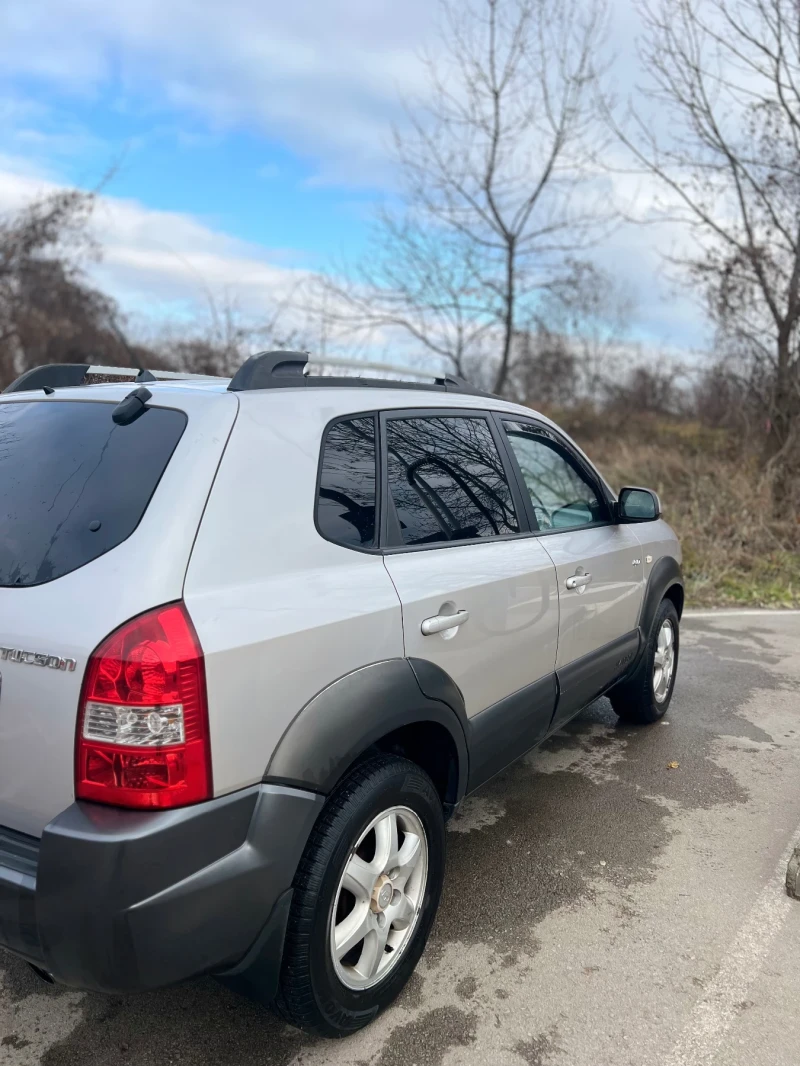 Hyundai Tucson 2.0 4WD, снимка 4 - Автомобили и джипове - 48358807