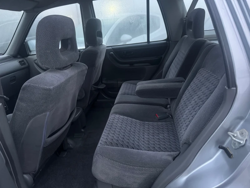 Honda Cr-v 2.0i 147k.c/ГАЗОВ ИНЖ./KLIMA/ NAVI/ ITALY/, снимка 2 - Автомобили и джипове - 52751639