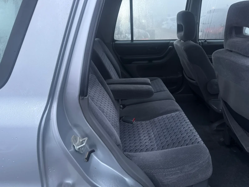 Honda Cr-v 2.0i 147k.c/ГАЗОВ ИНЖ./KLIMA/ NAVI/ ITALY/, снимка 3 - Автомобили и джипове - 52751639