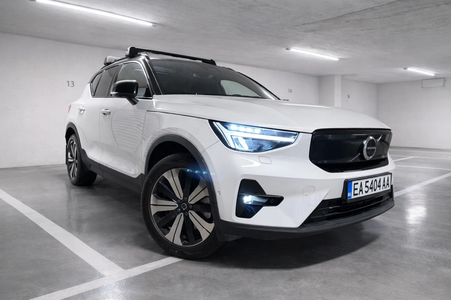 Volvo XC40  Twin Motor, Термопомпа, Ultra Dark, снимка 2 - Автомобили и джипове - 53706314
