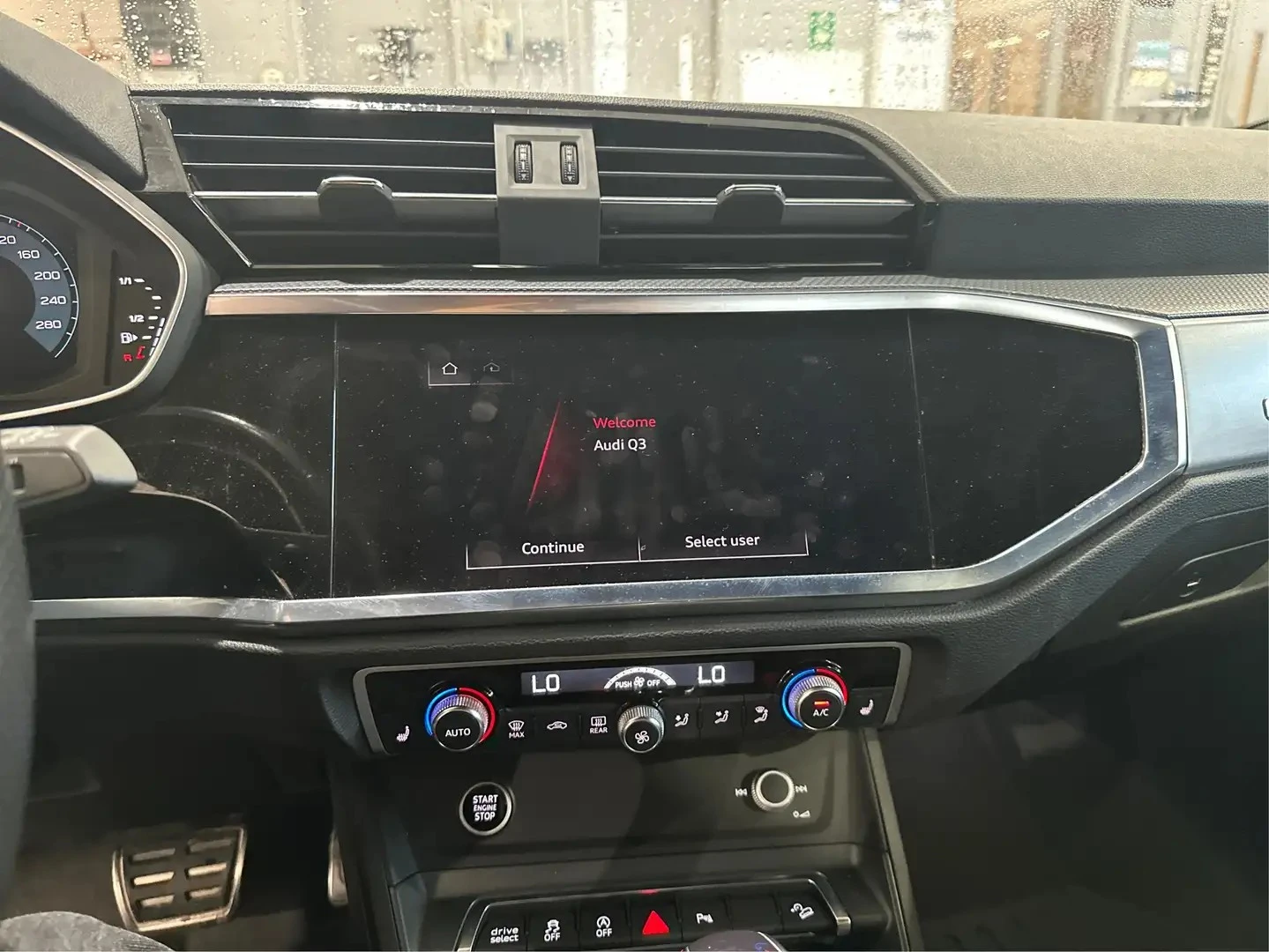Audi Q3 S-Line * AвтоКредит * (ЦЕНА ДО БГ), снимка 14 - Автомобили и джипове - 54895589