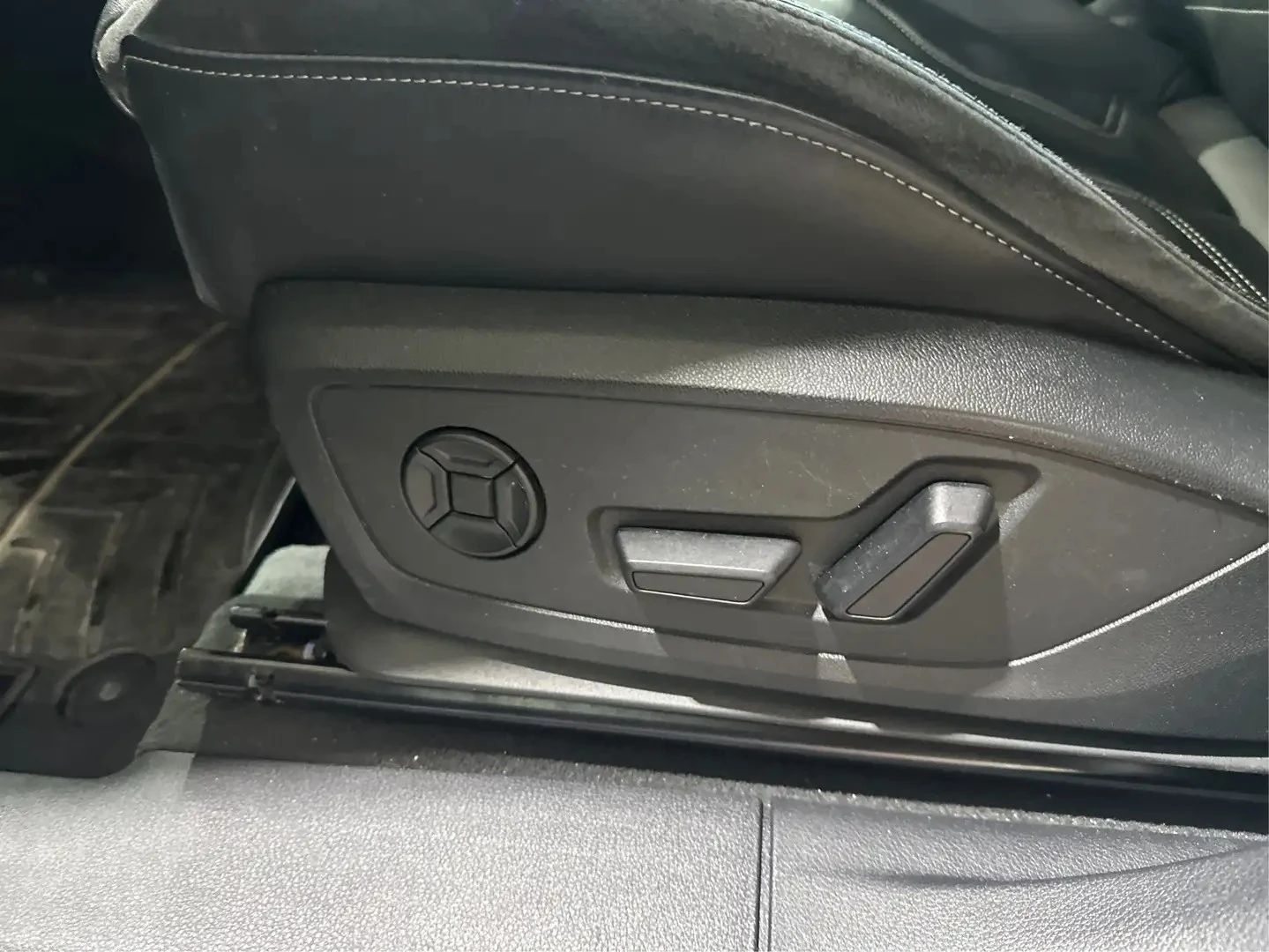 Audi Q3 S-Line * AвтоКредит * (ЦЕНА ДО БГ), снимка 17 - Автомобили и джипове - 54895589
