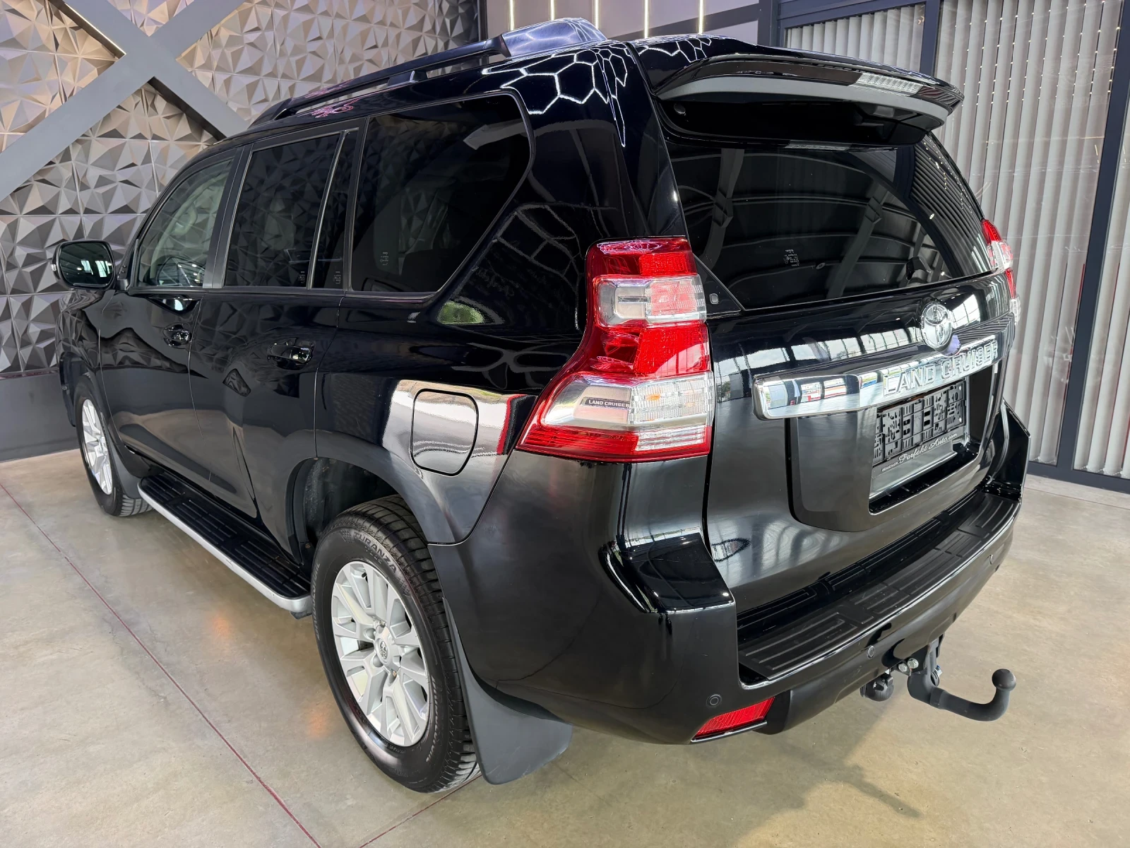 Toyota Land cruiser 150 SERIES 4X4 * Шибедах * , снимка 3 - Автомобили и джипове - 56111599