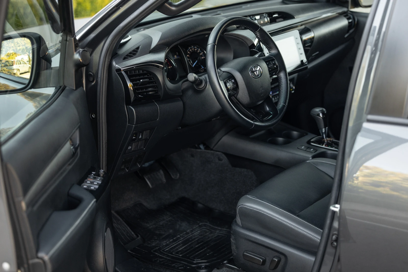 Toyota Hilux 2.8 Invincible-X JBL, снимка 10 - Автомобили и джипове - 56321279