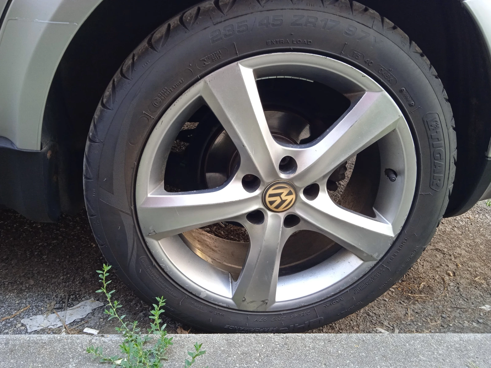 ���� � ������ 235/45R17 | Mobile.bg � ����������� 1