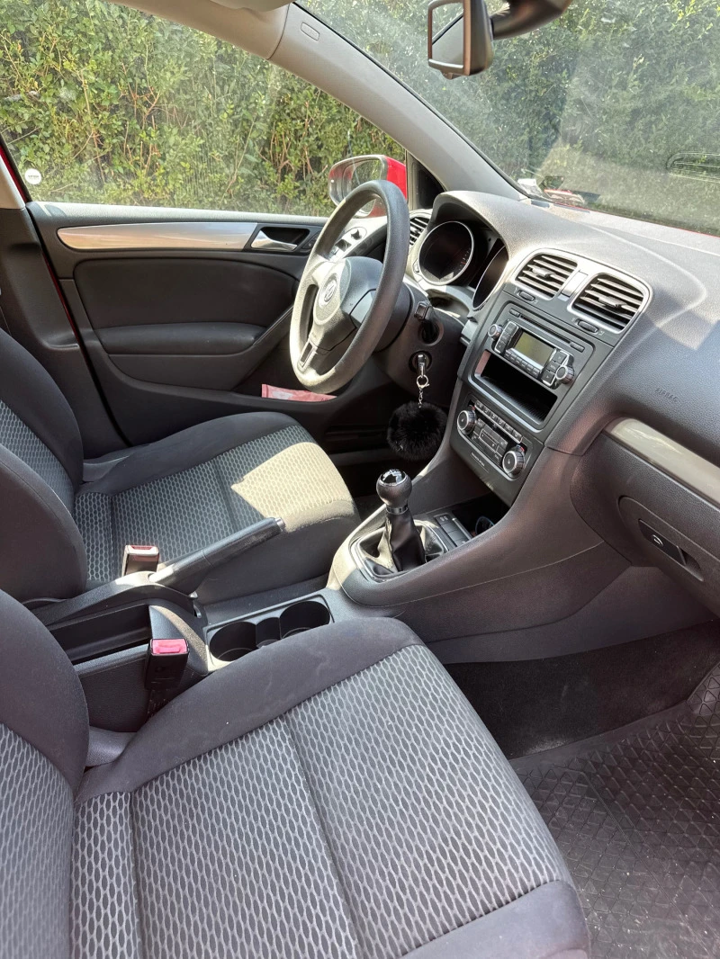 VW Golf 1.6 TDI , снимка 9 - Автомобили и джипове - 46633773