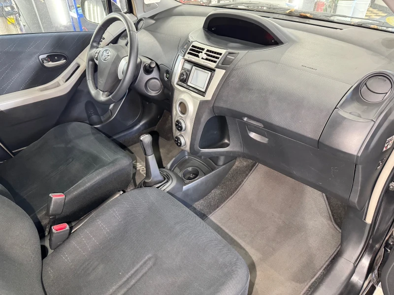 Toyota Yaris 1.3VVTI EXECUTIVE NAVI FULL, снимка 13 - Автомобили и джипове - 47785718