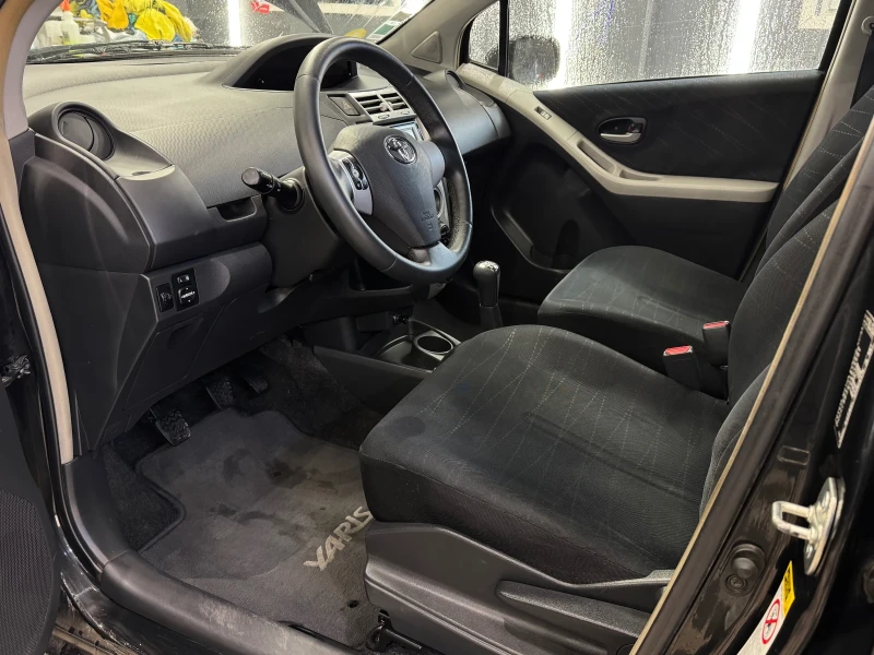 Toyota Yaris 1.3VVTI EXECUTIVE NAVI FULL, снимка 7 - Автомобили и джипове - 47785718