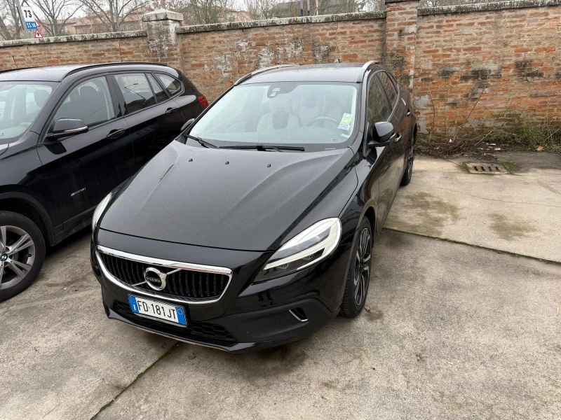 Volvo V40 Cross Country (KATO НОВА), снимка 1 - Автомобили и джипове - 48792367