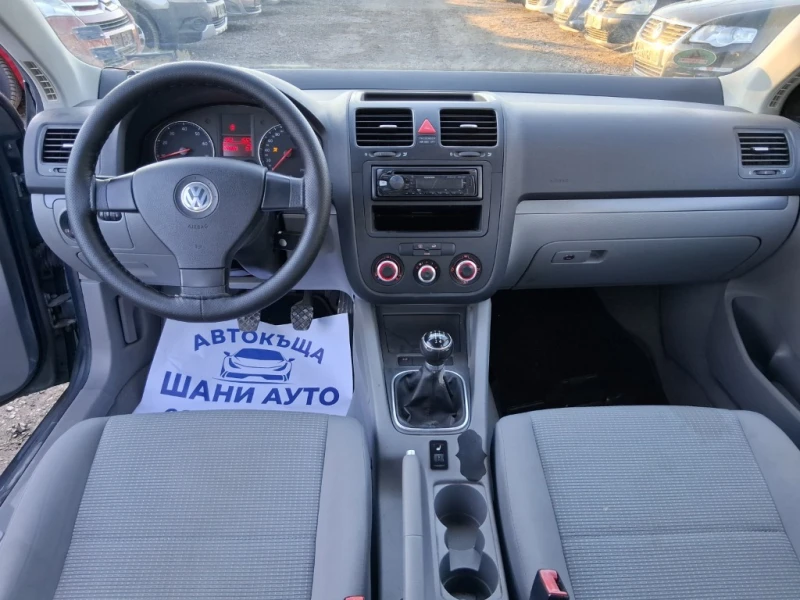 VW Jetta РЕГИСТРИРАН И ОБСЛУЖЕН, снимка 7 - Автомобили и джипове - 49438636