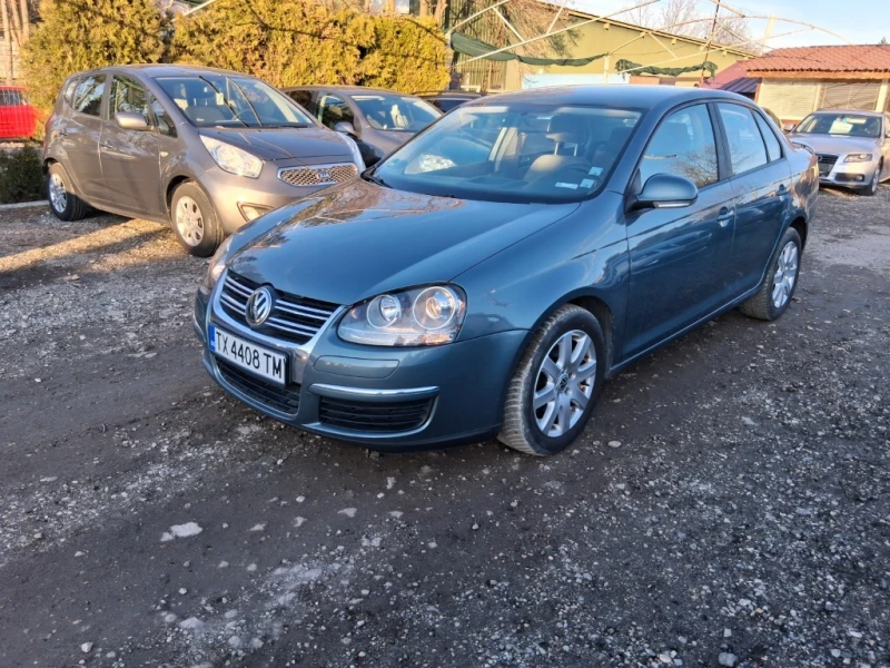 VW Jetta РЕГИСТРИРАН И ОБСЛУЖЕН, снимка 1 - Автомобили и джипове - 49438636